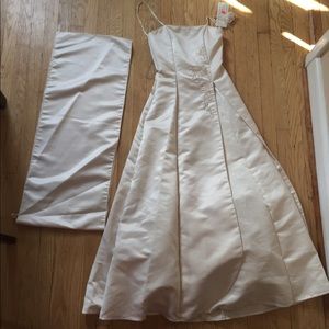 NEVER WORN Wedding/prom Spaghetti strap gown dress